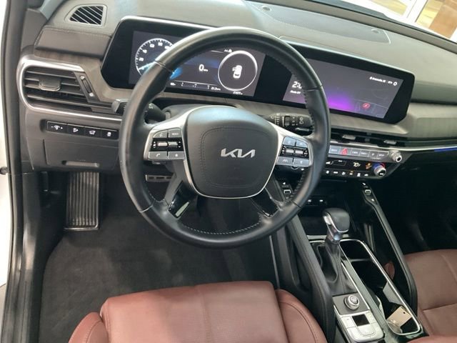 Used 2024 Kia Telluride SX w/ Towing Package FWD image 9