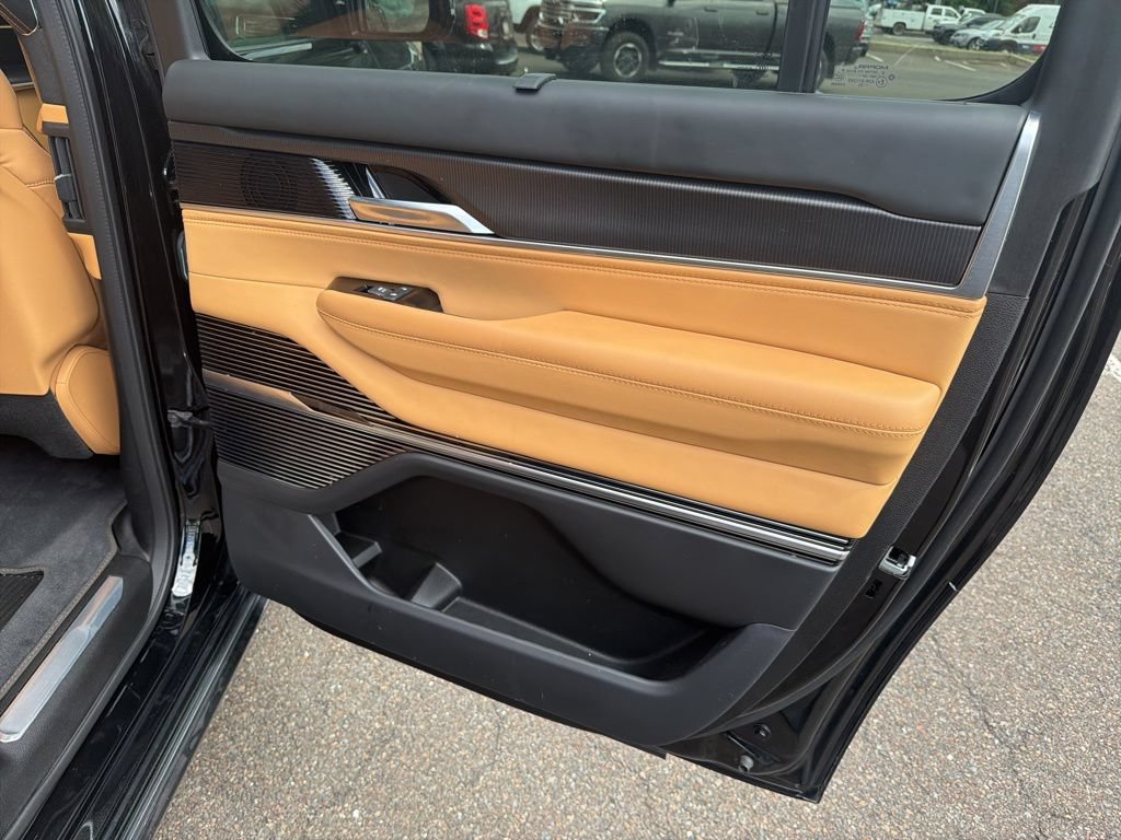 Certified 2025 Jeep Grand Wagoneer L Series III w/ Rear Seat Video Group 1 AWD/4WD image 9