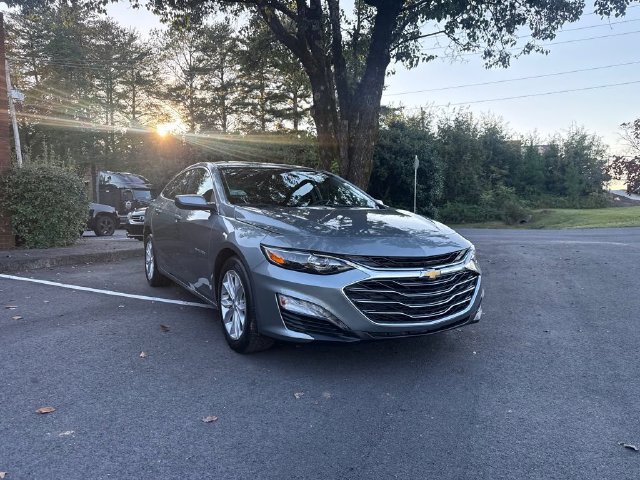 Used 2025 Chevrolet Malibu LT FWD image 2