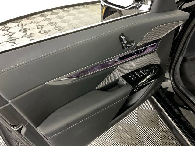 Used 2024 BMW i7 eDrive50 image 30