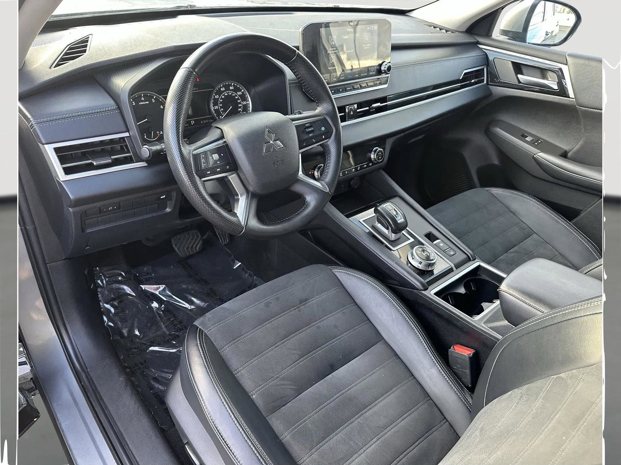 Used 2024 Mitsubishi Outlander SE Black Edition image 20