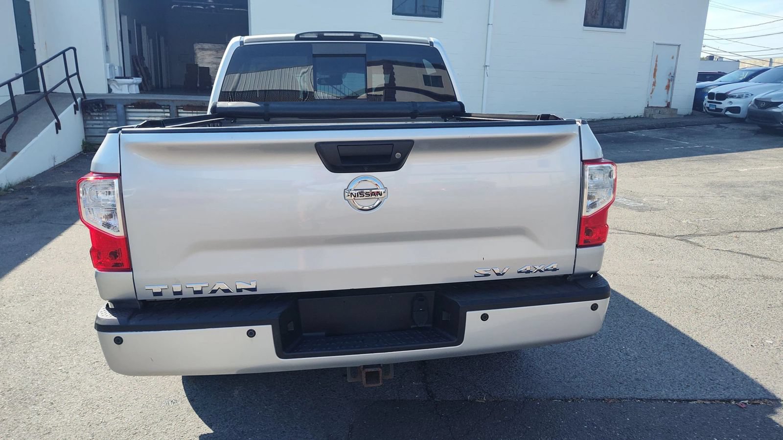 Used 2017 Nissan Titan SV AWD/4WD image 7