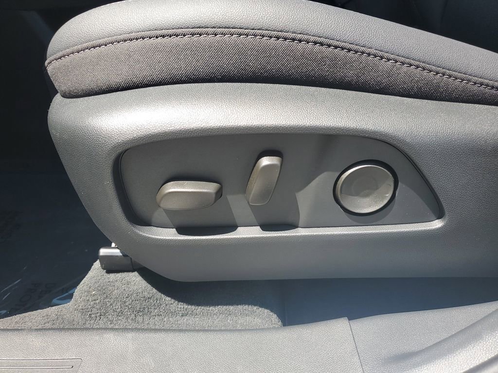 New 2026 Chevrolet Equinox LT w/ Convenience Package II FWD image 22
