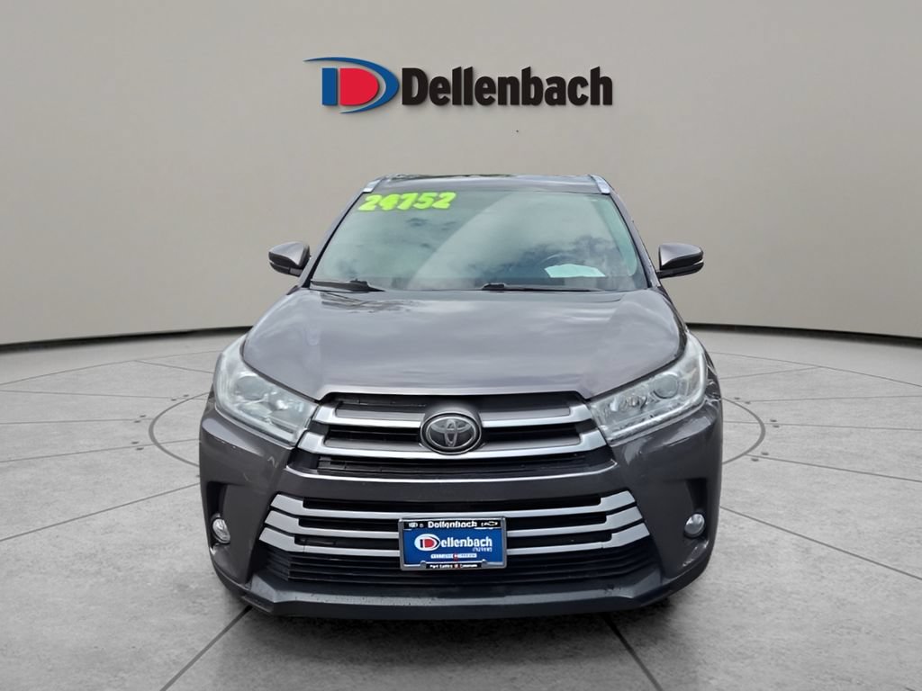 Used 2019 Toyota Highlander XLE w/ Carpet Mat Package (TMS) AWD/4WD image 8