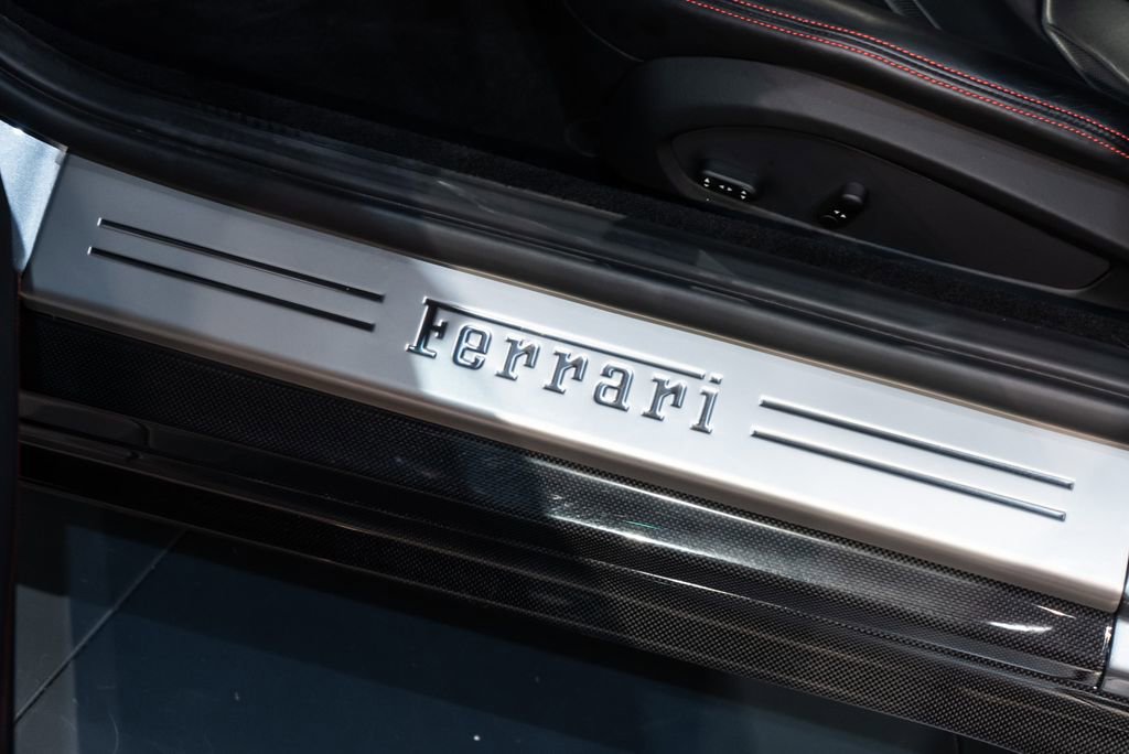 Used 2020 Ferrari 812 Superfast RWD image 28