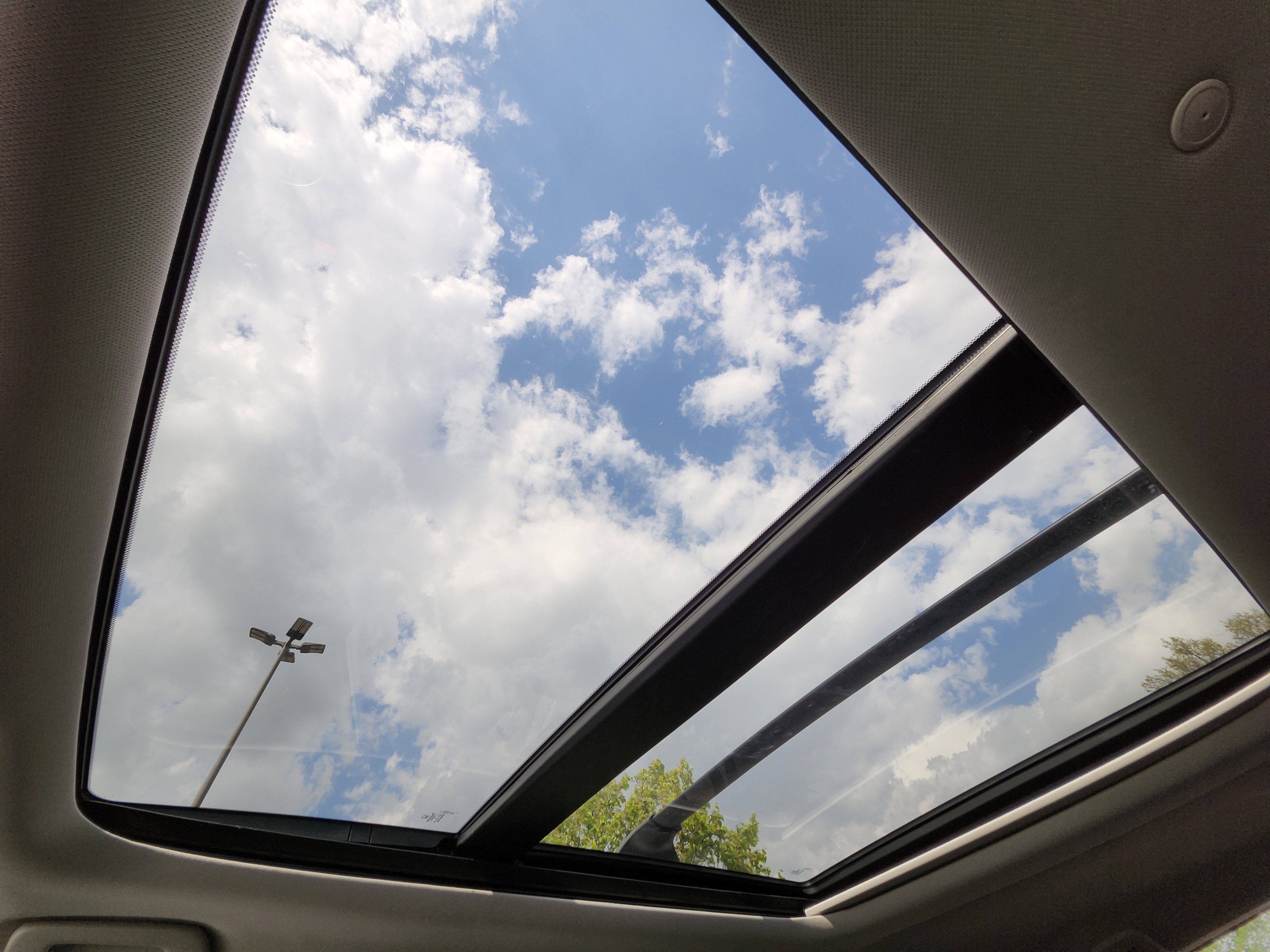 Used 2023 Honda Pilot Touring image 2