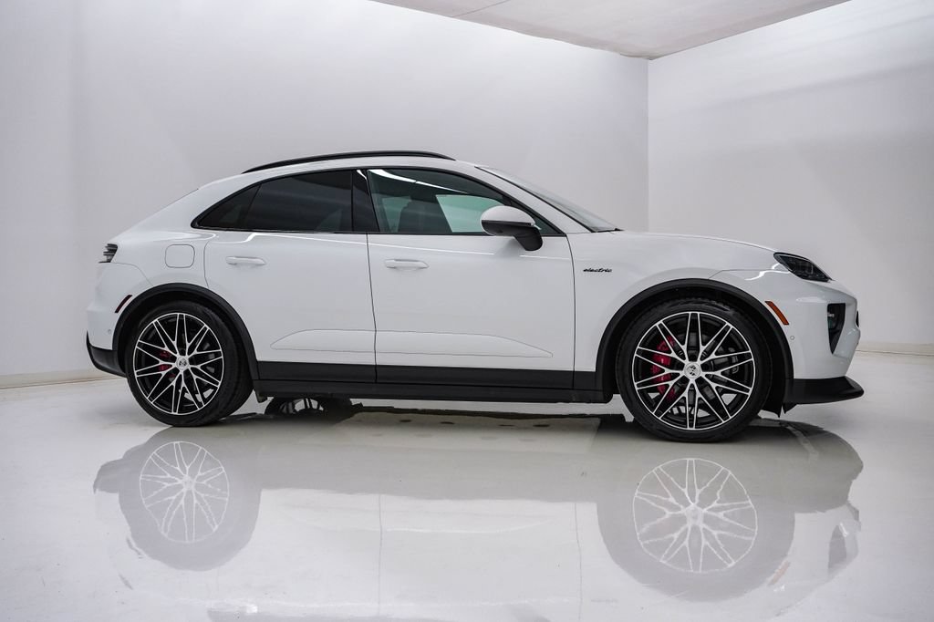 Certified 2025 Porsche Macan 4S Electric AWD/4WD image 9
