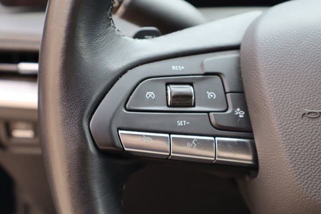 Used 2025 Cadillac XT4 Premium Luxury FWD image 11