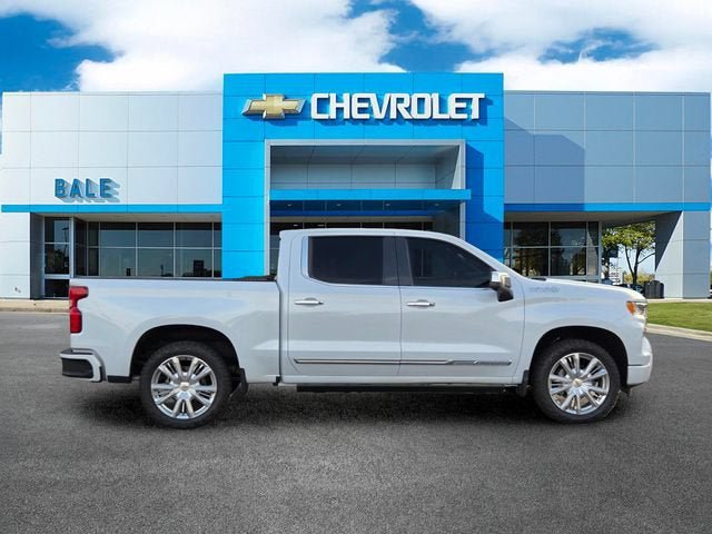 Used 2026 Chevrolet Silverado 1500 High Country w/ High Country Premium Package AWD/4WD image 2