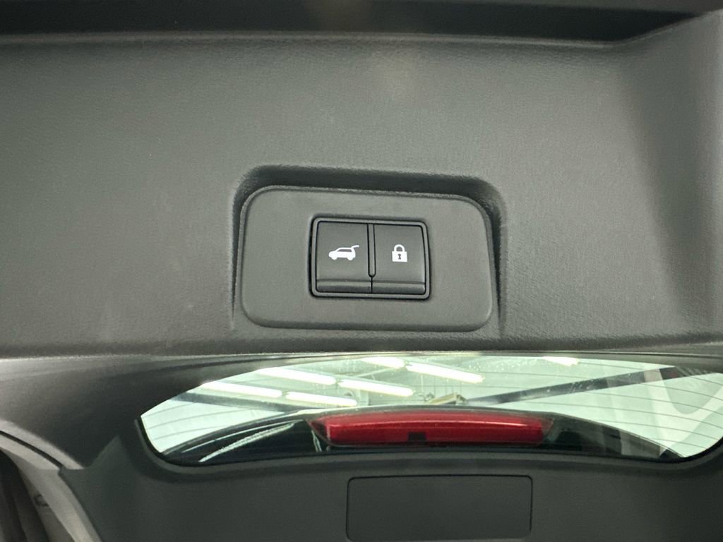 Used 2021 Nissan Rogue Platinum image 21