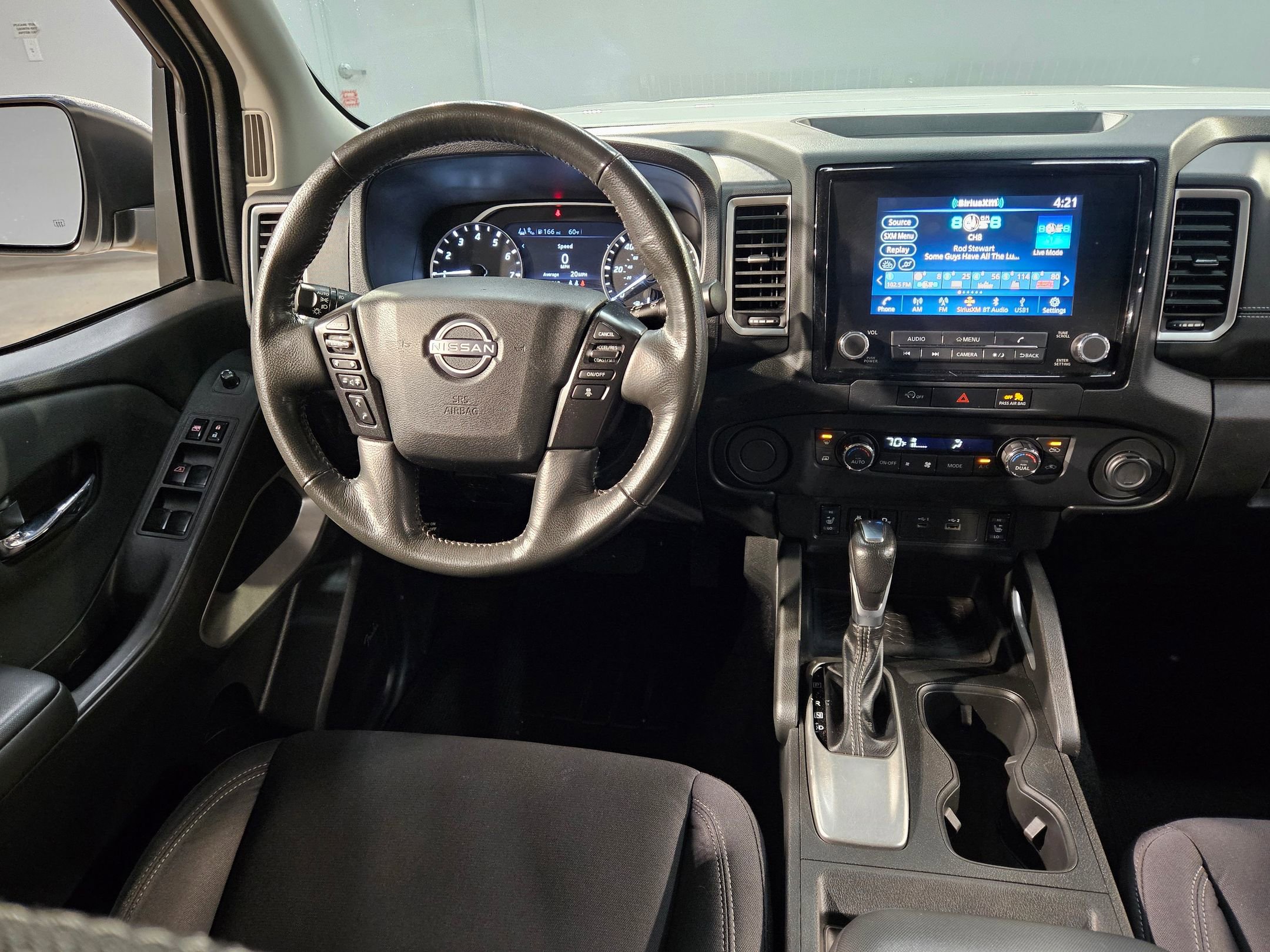 Used 2024 Nissan Frontier SV w/ Technology Package image 9