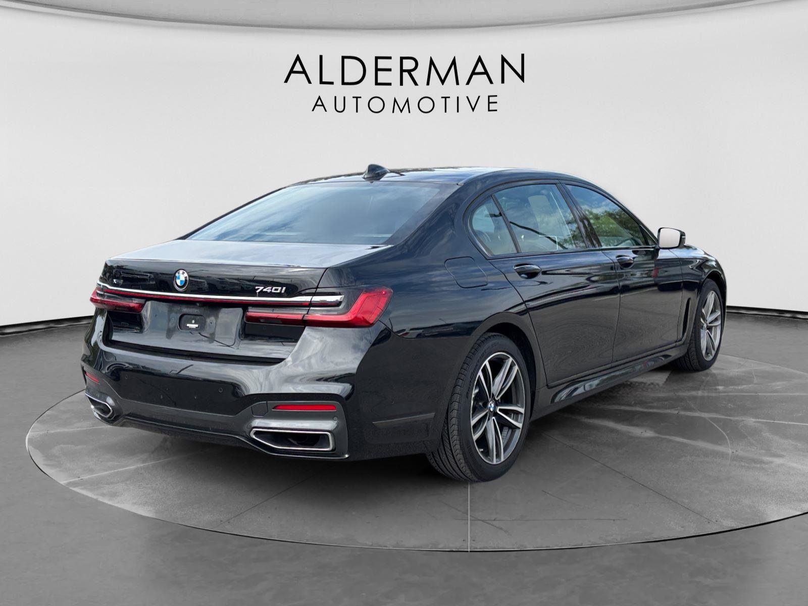 Used 2022 BMW 740i xDrive w/ M Sport Package AWD/4WD image 5