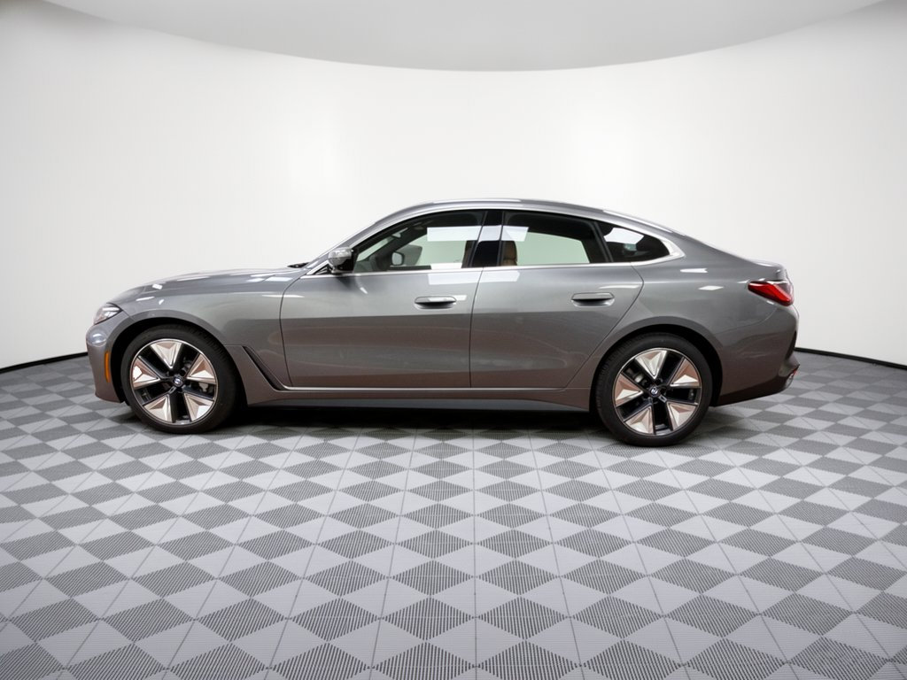 Used 2026 BMW i4 xDrive40i w/ Premium Package AWD/4WD image 2