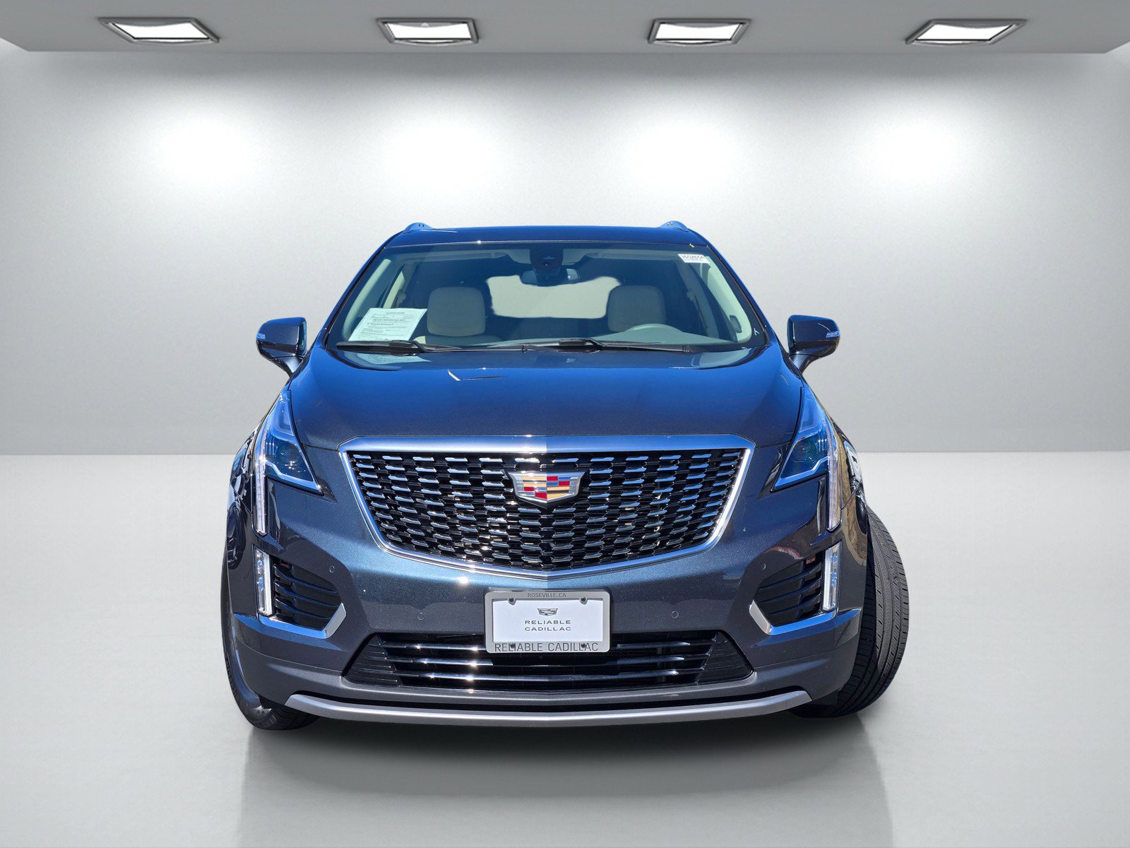 Used 2021 Cadillac XT5 Premium Luxury FWD image 2