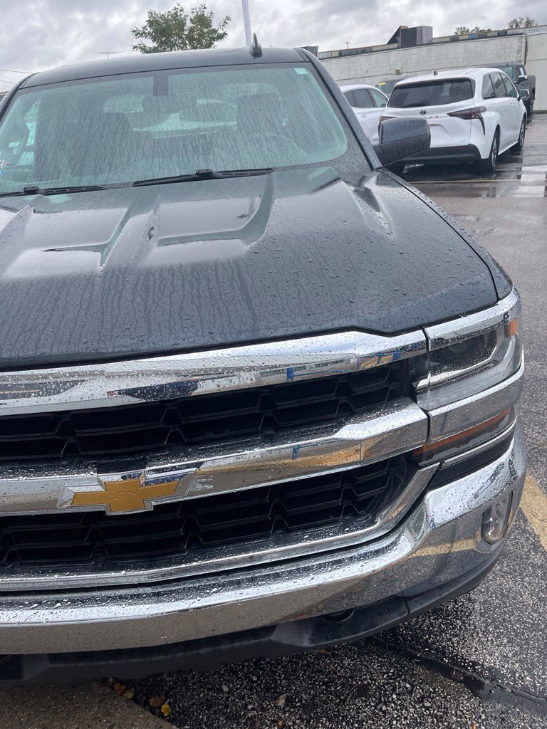 Used 2018 Chevrolet Silverado 1500 LT w/ All Star Edition AWD/4WD image 3