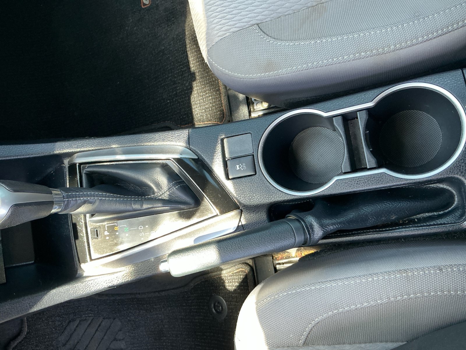 Used 2014 Toyota Corolla LE FWD image 15