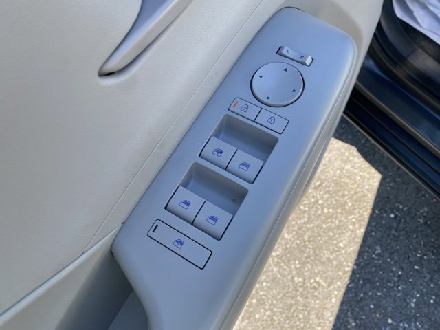 Used 2025 Hyundai Kona SEL image 13