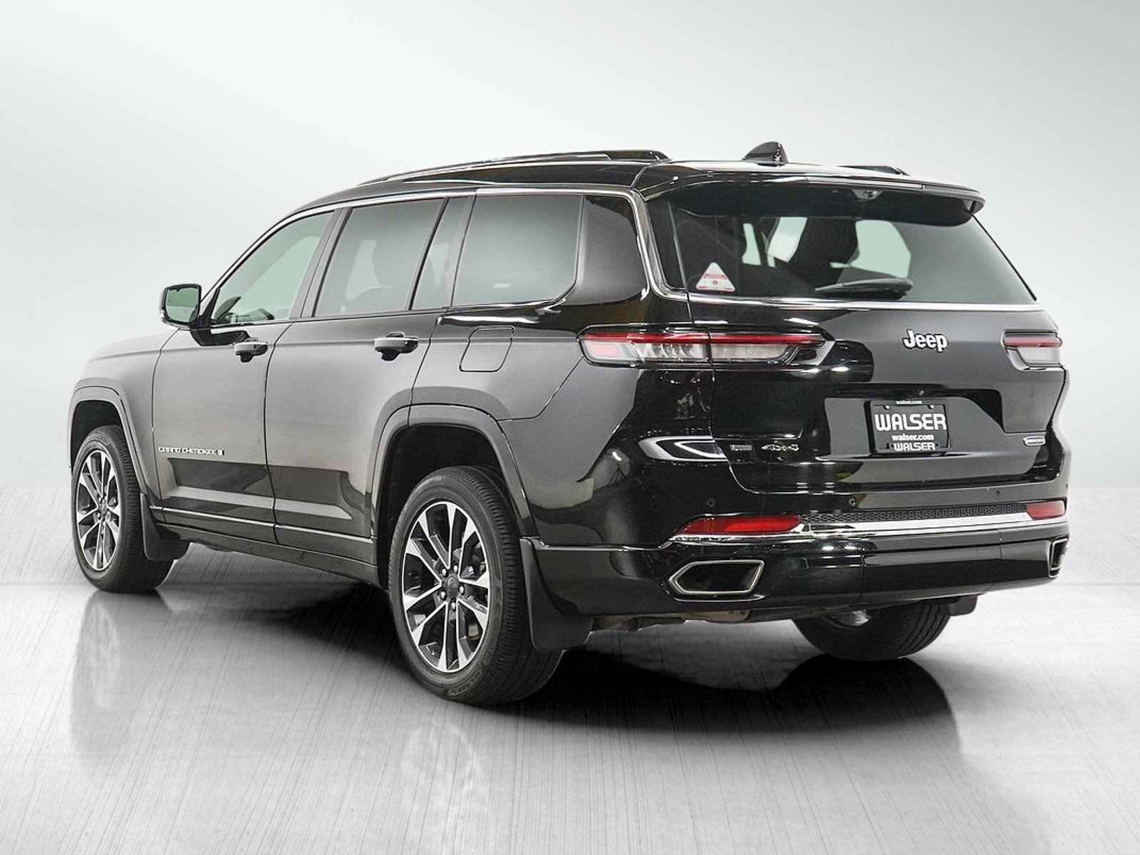Used 2021 Jeep Grand Cherokee L Overland w/ Advanced Protech Group III AWD/4WD image 3