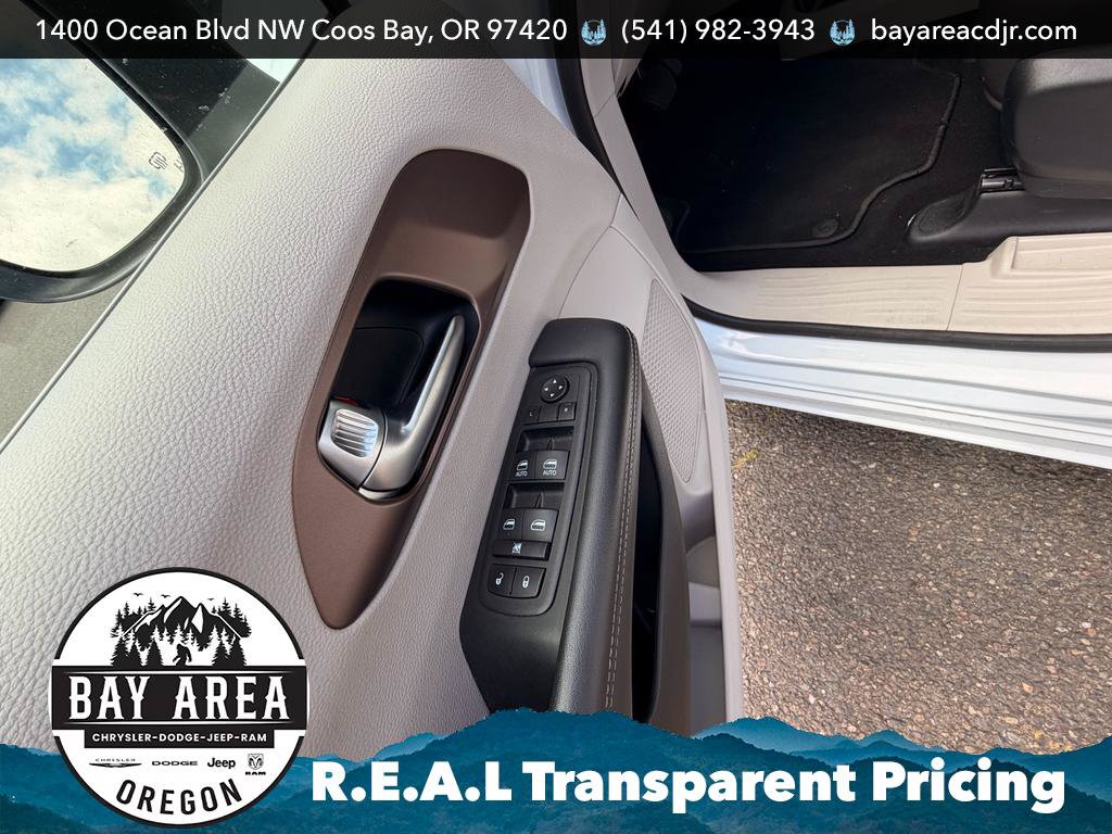 Used 2023 Chrysler Voyager LX FWD image 12