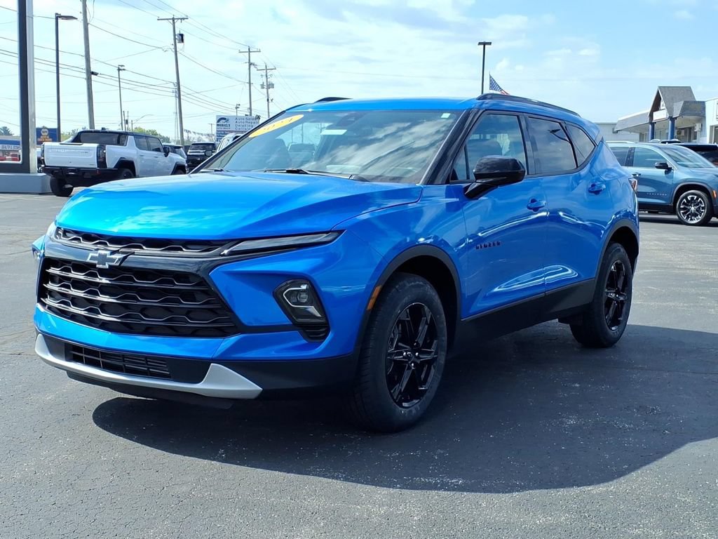 Used 2024 Chevrolet Blazer LT w/ Convenience Package AWD/4WD image 3
