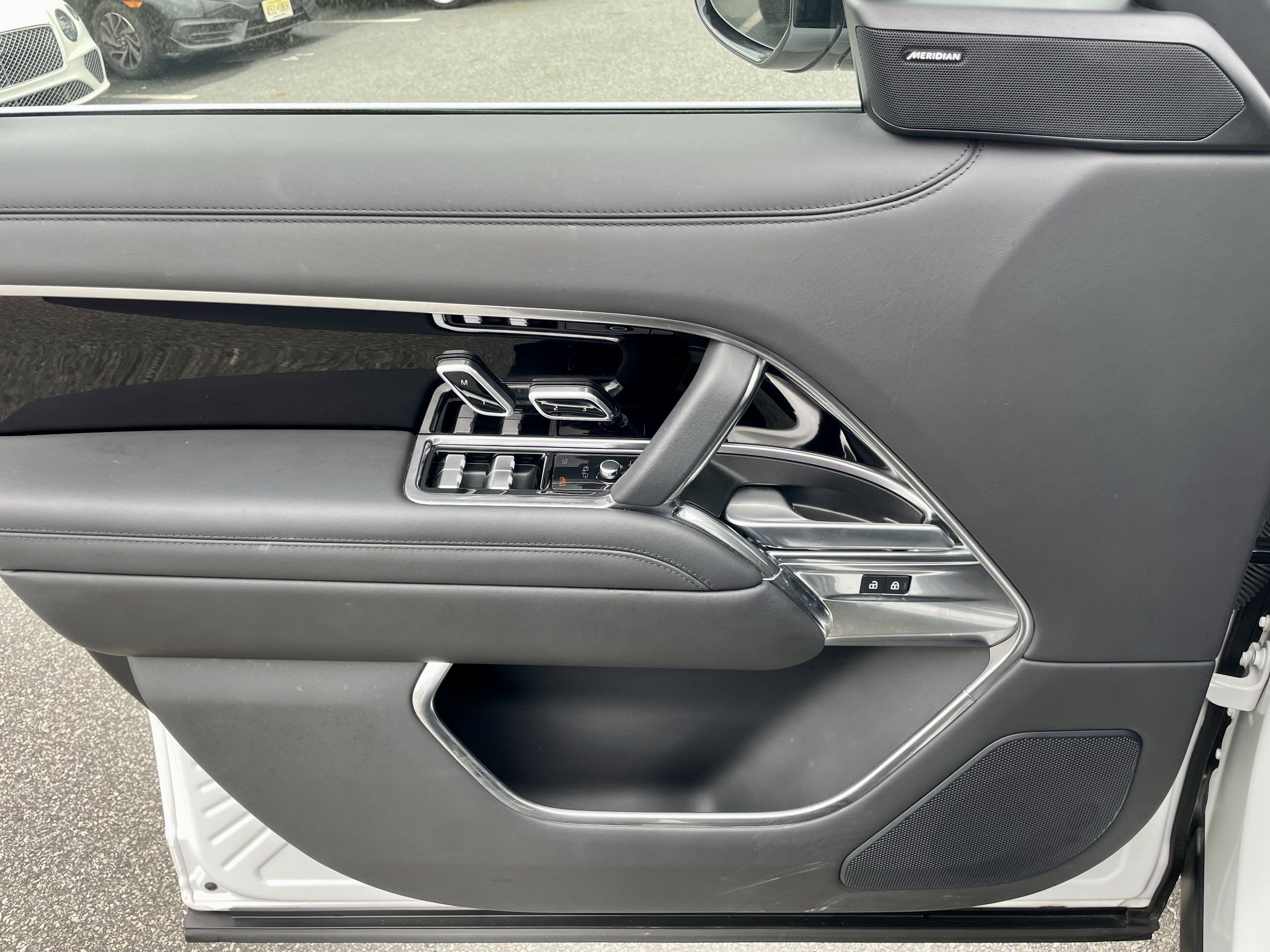 Used 2023 Land Rover Range Rover SE image 13