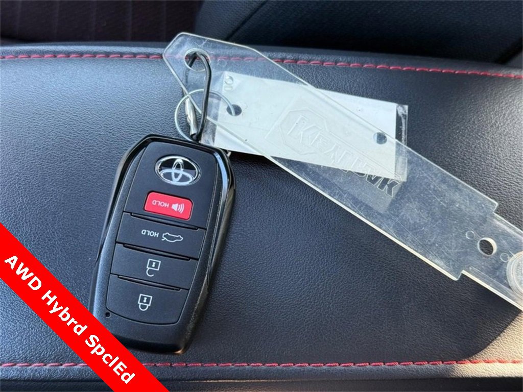 Used 2023 Toyota Corolla SE w/ SE Package image 24