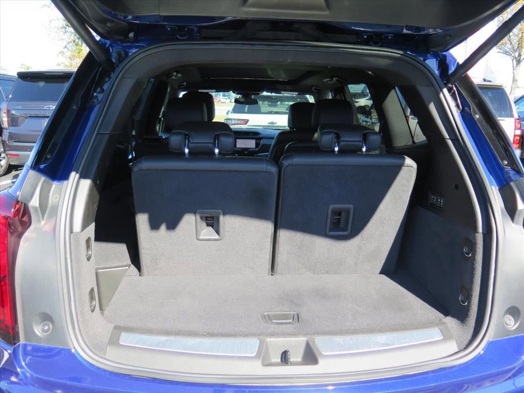 Used 2025 Cadillac XT6 Premium Luxury image 24