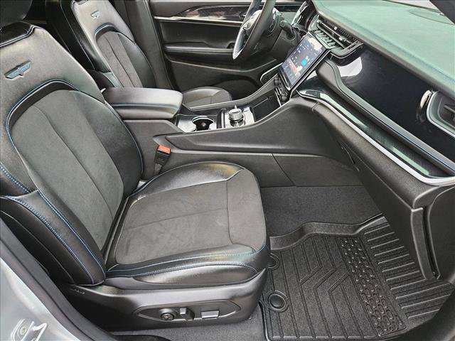 Used 2025 Jeep Grand Cherokee Trailhawk w/ Luxury Tech Group III image 18