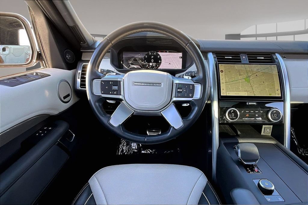 Certified 2023 Land Rover Discovery Metropolitan Edition AWD/4WD image 8