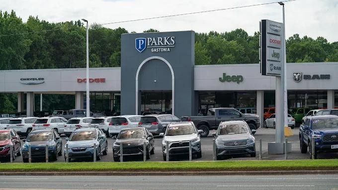 Certified 2023 Chrysler Pacifica Limited FWD image 3