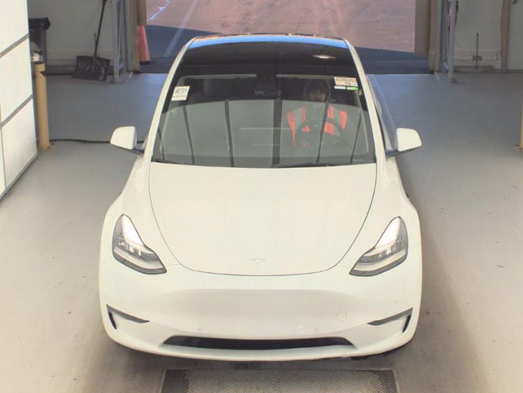Used 2022 Tesla Model Y Long Range AWD/4WD image 2