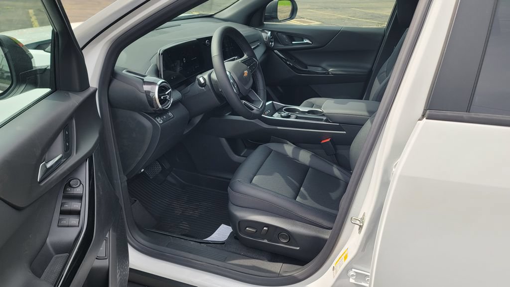 New 2026 Chevrolet Equinox LT w/ Convenience Package II FWD image 18