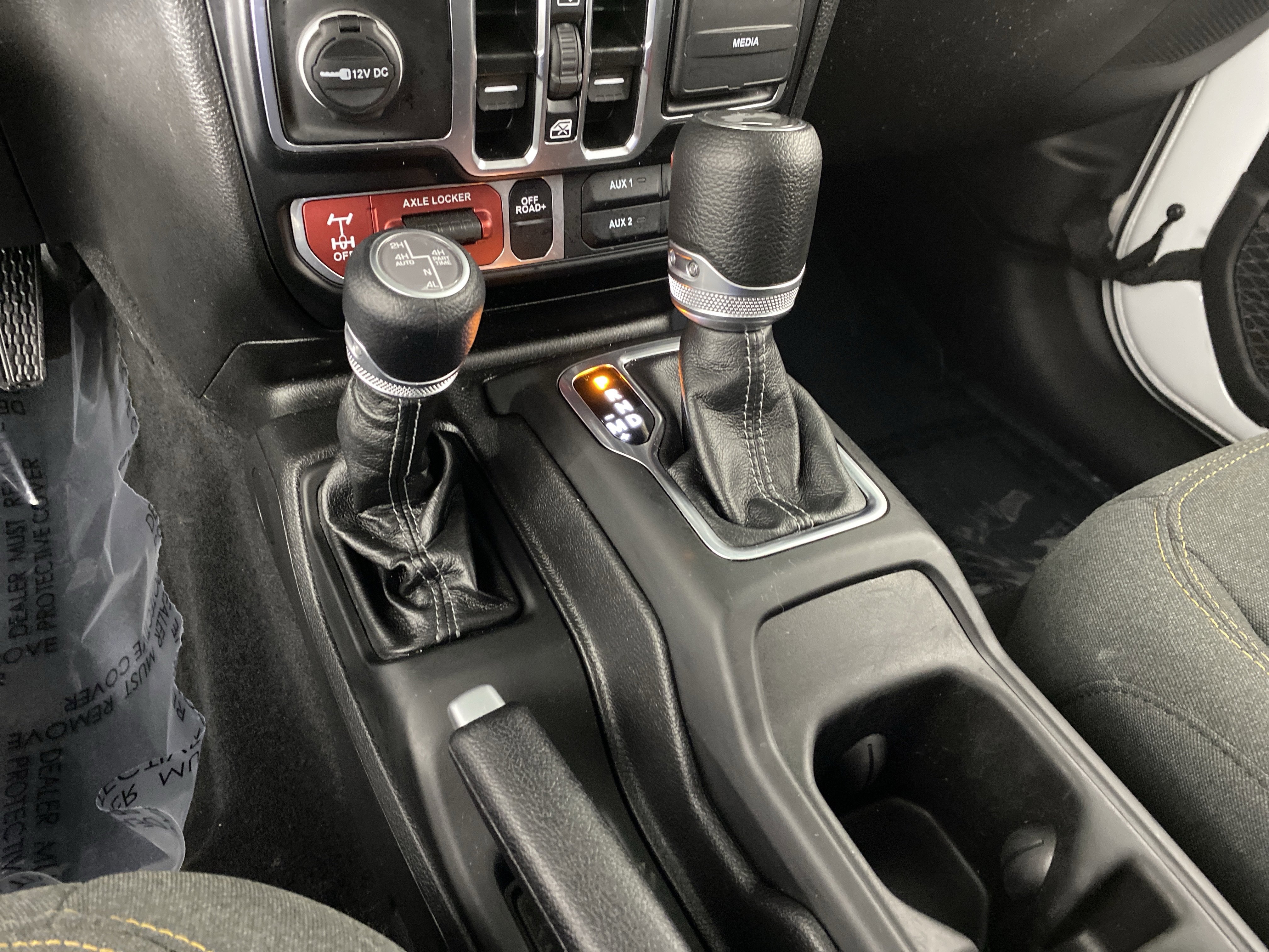 Used 2025 Jeep Wrangler Willys AWD/4WD image 29