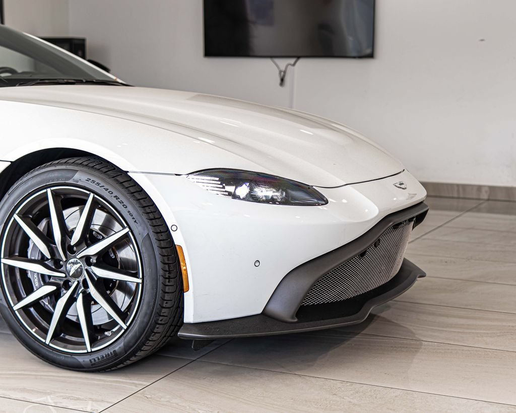 Used 2019 Aston Martin V8 Vantage Coupe RWD image 3