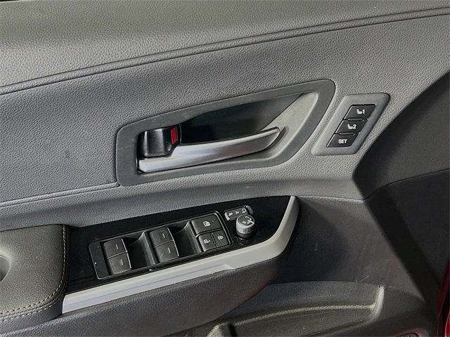Used 2025 Toyota Sienna Platinum image 11
