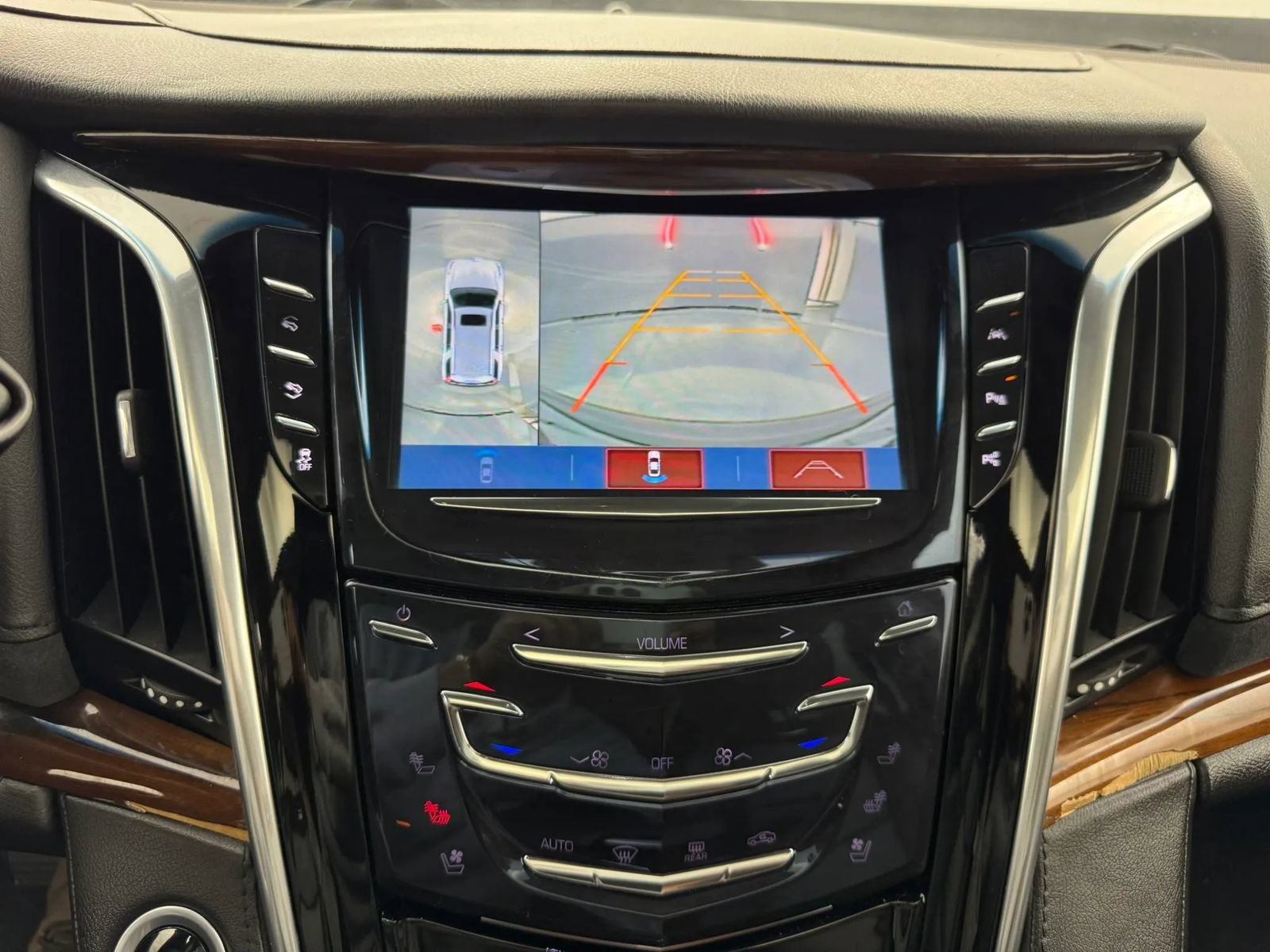 Used 2019 Cadillac Escalade Luxury AWD/4WD image 33