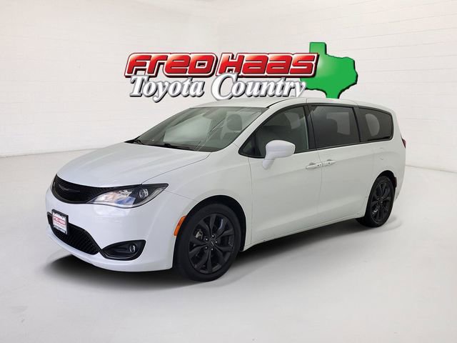 Used 2018 Chrysler Pacifica Touring Plus w/ S Appearance Package image 1