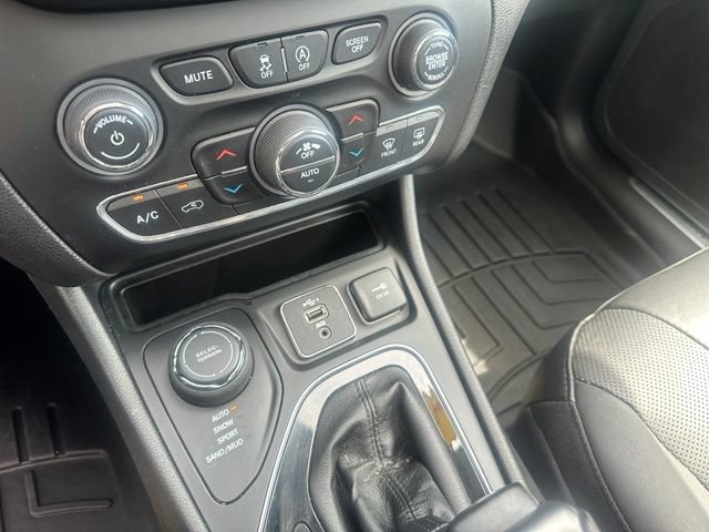 Used 2021 Jeep Cherokee Limited AWD/4WD image 33