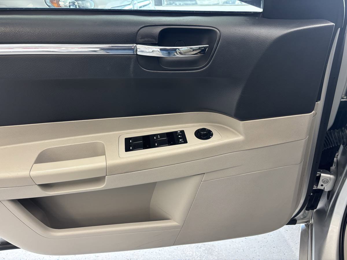 Used 2007 Chrysler 300 Touring image 18