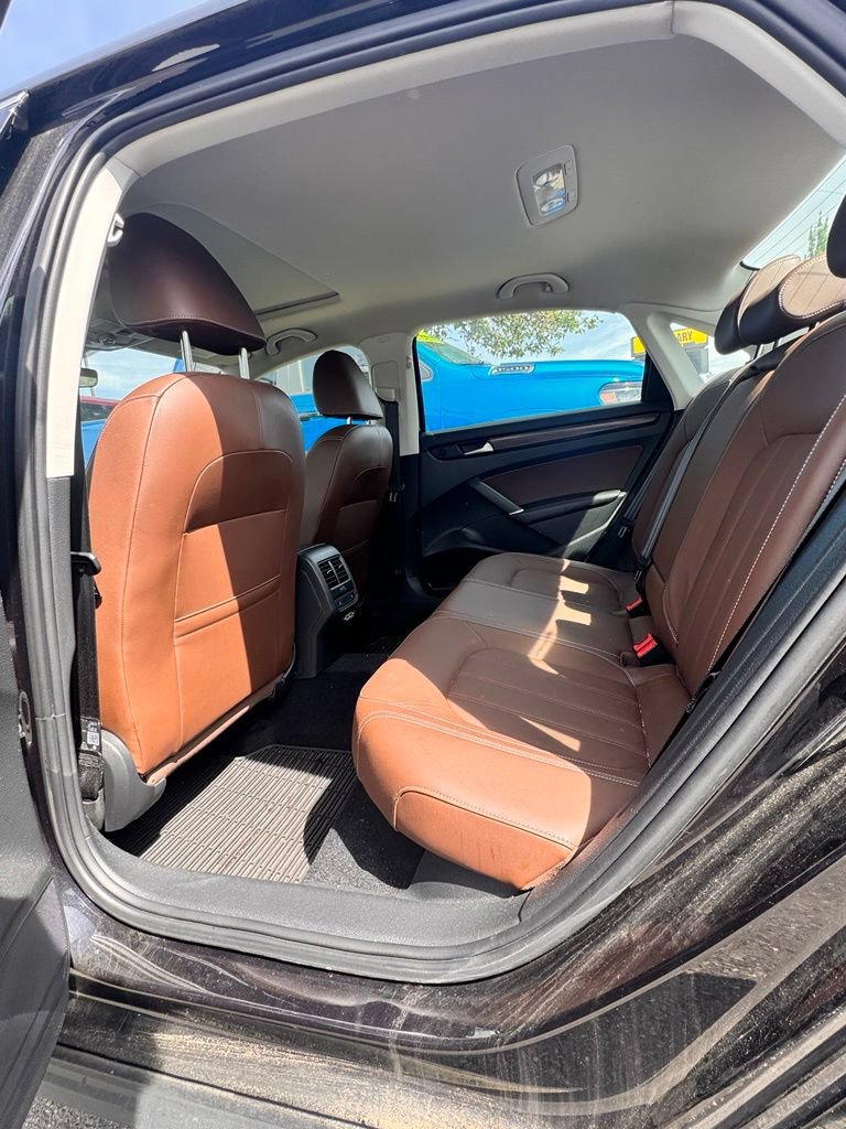 Used 2020 Volkswagen Passat 2.0T SEL FWD image 9