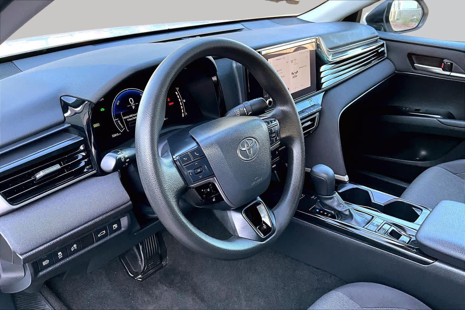 Used 2025 Toyota Camry LE FWD image 17