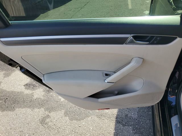 Used 2017 Volkswagen Passat 1.8T R-Line image 9