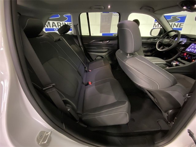 Used 2023 Jeep Grand Cherokee Laredo w/ Luxury Tech Group I image 31