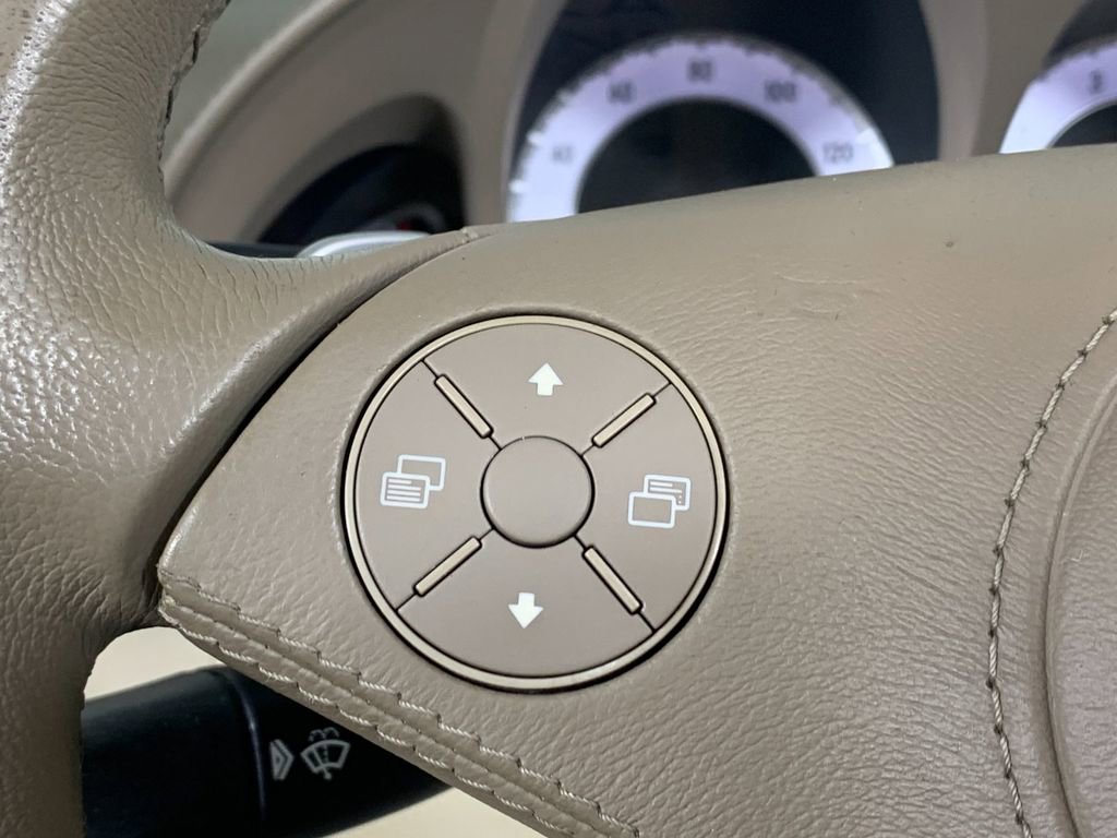 Used 2009 Mercedes-Benz SL 550 image 21