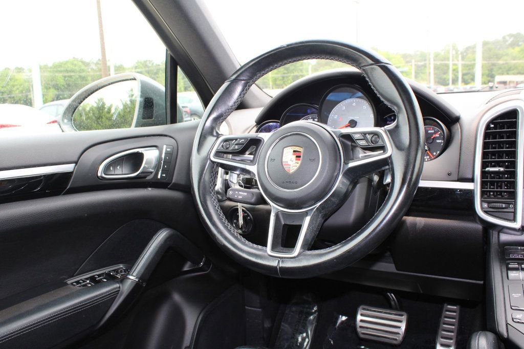 Used 2018 Porsche Cayenne S image 10