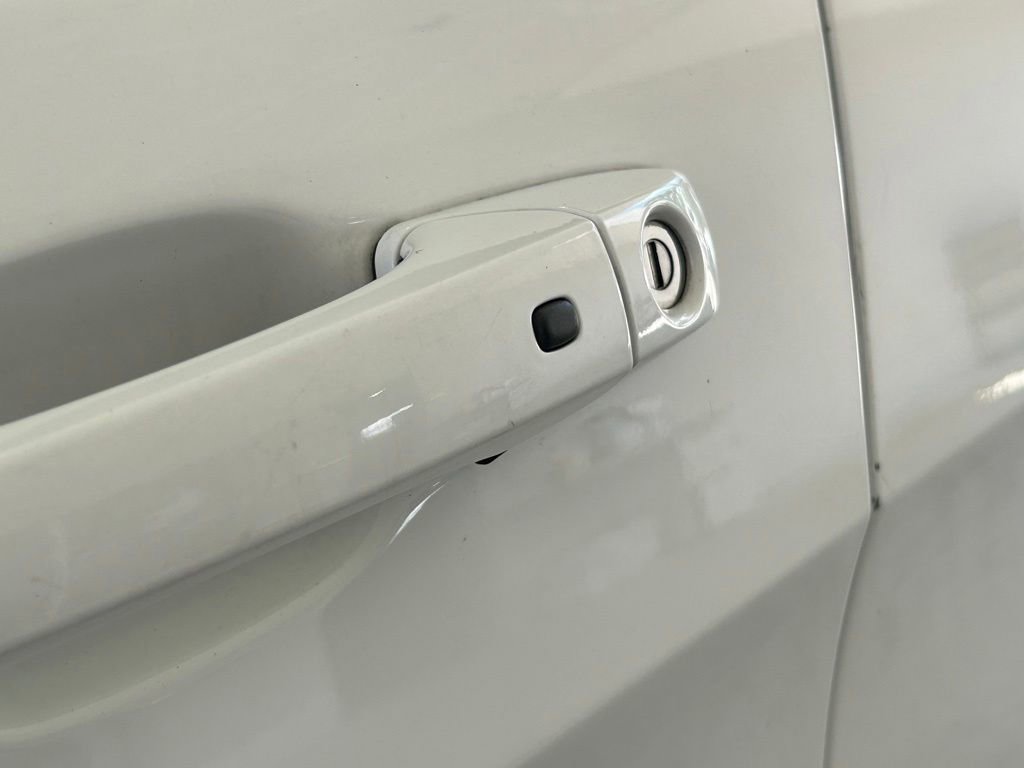 Used 2018 Jeep Grand Cherokee Altitude AWD/4WD image 15