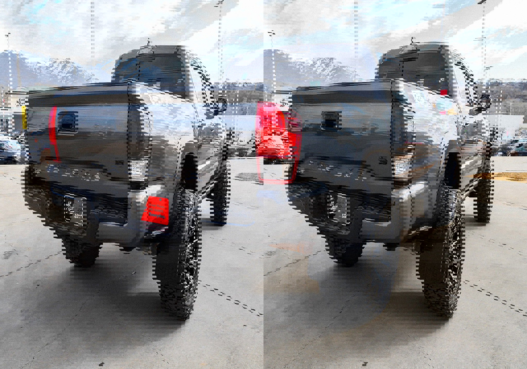 Used 2017 Toyota Tacoma TRD Off-Road w/ Premium & Technology Package image 8