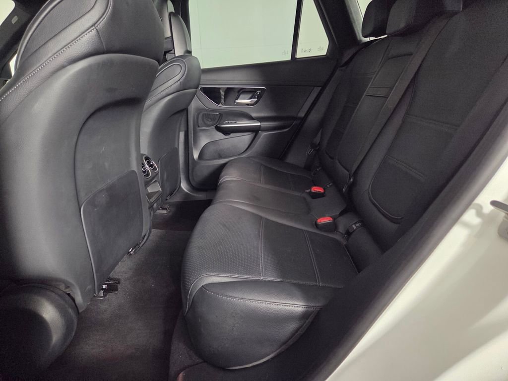 Used 2024 Mercedes-Benz GLC 300 image 27