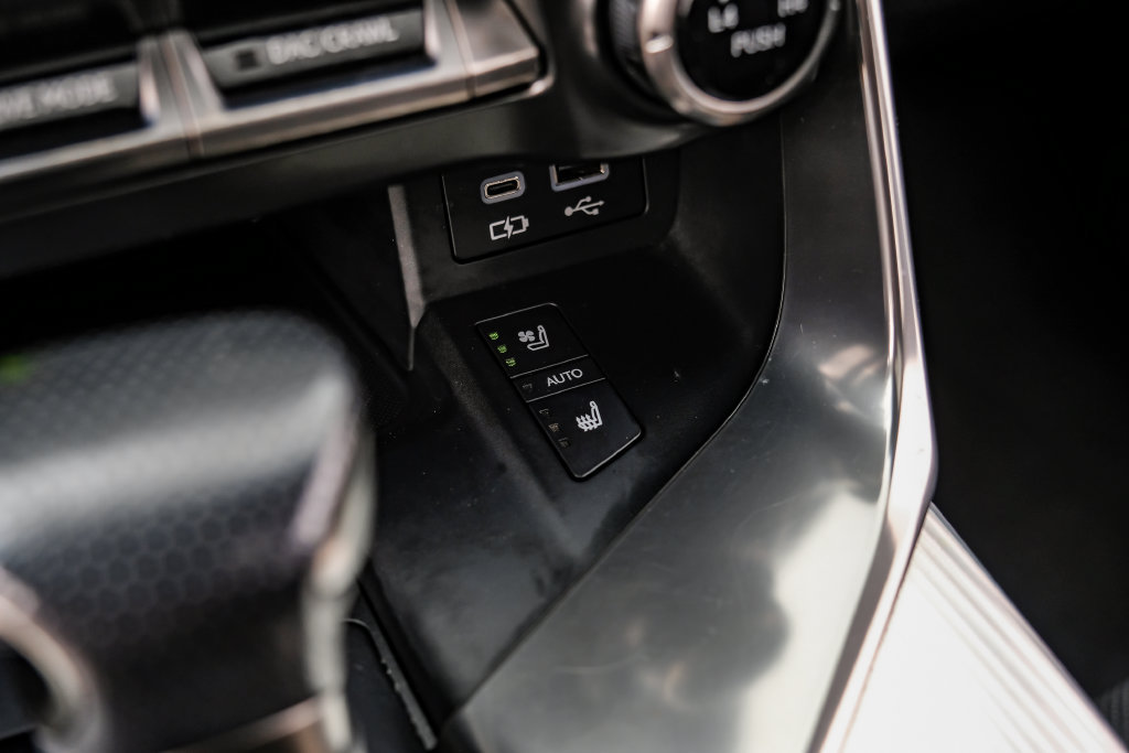 Used 2024 Lexus LX 600 F Sport AWD/4WD image 29