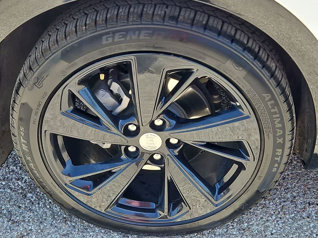 Used 2021 Buick Envision Essence w/ Sport Touring Package FWD image 12